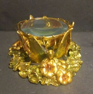 Vintage Decorative Magnifying Glass With Butterfly& Flowers Details Metal Base